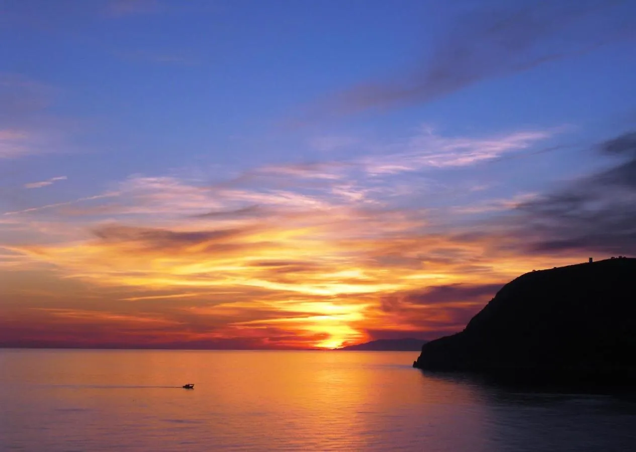 Apartamento Con Vista Al Mar A 3 Minutos De La Playa! Spacious Beach Apartment 3 Min To The Beach La Herradura  Spain