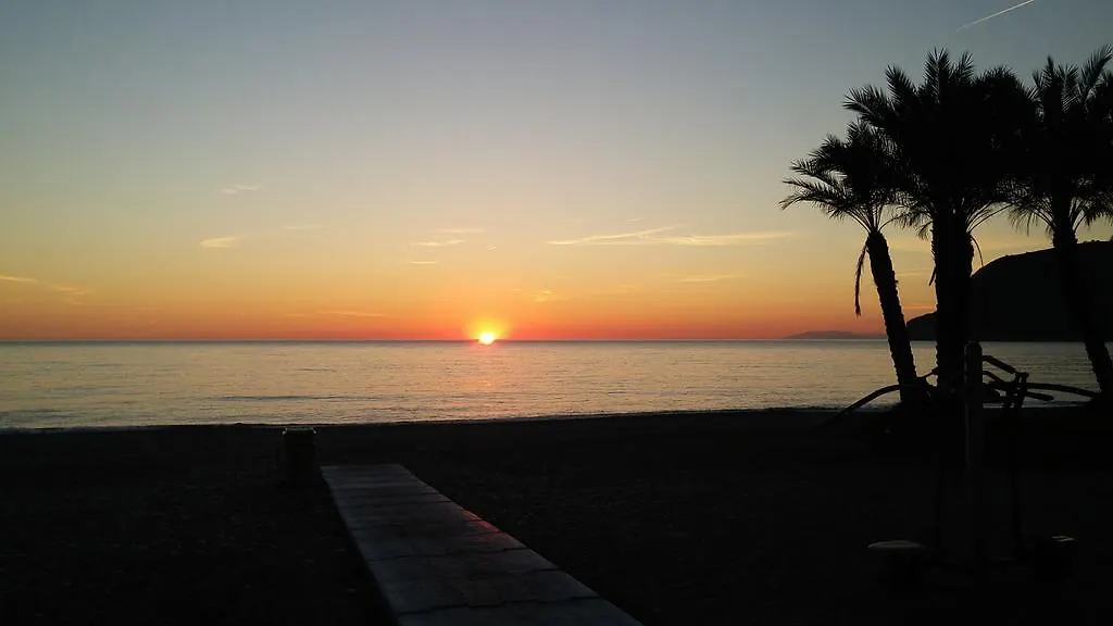 Apartamento Con Vista Al Mar A 3 Minutos De La Playa! Spacious Beach Apartment 3 Min To The Beach La Herradura  La Herradura (Granada)